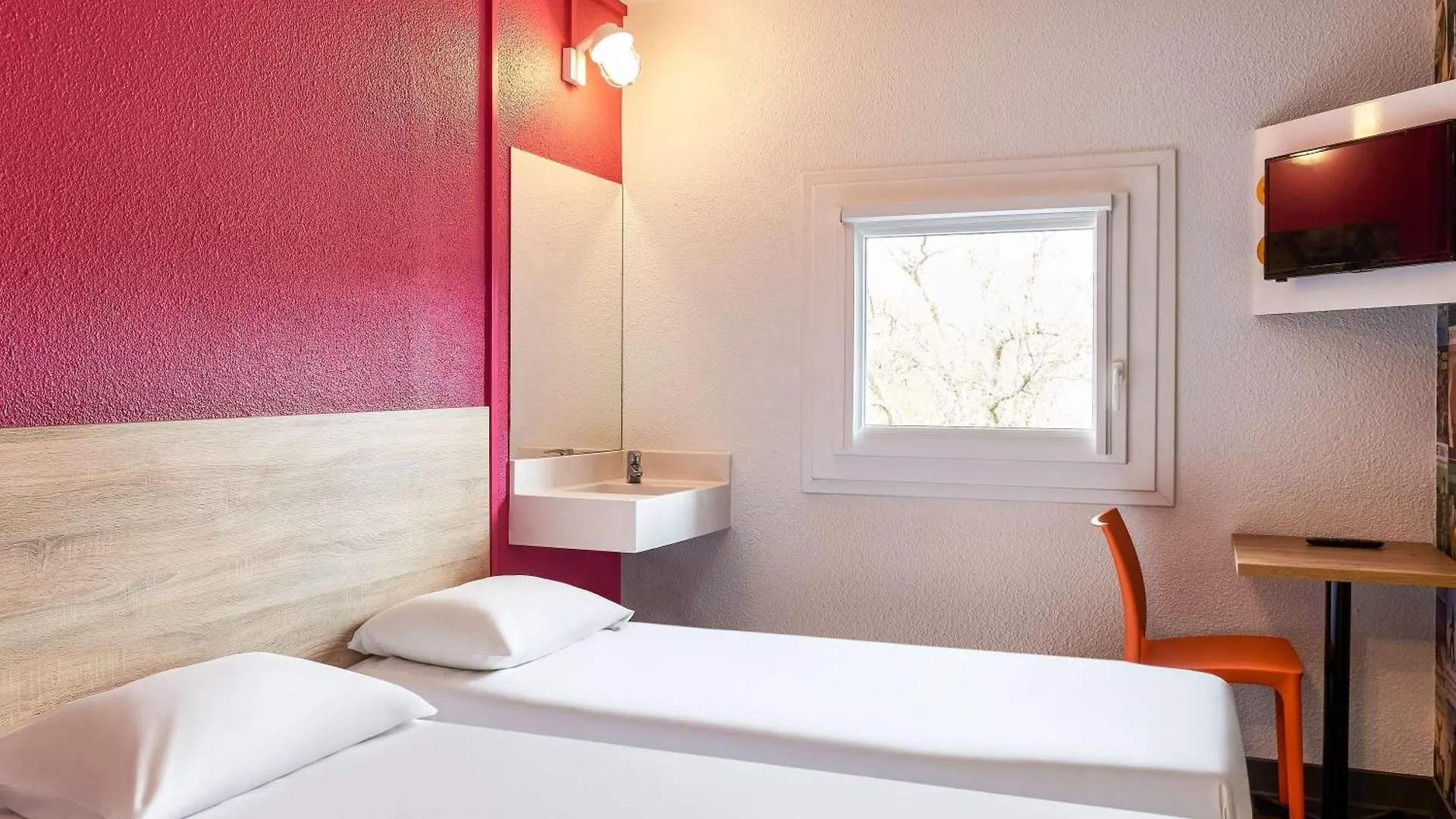 hotel F1 Vannes 0*,  France